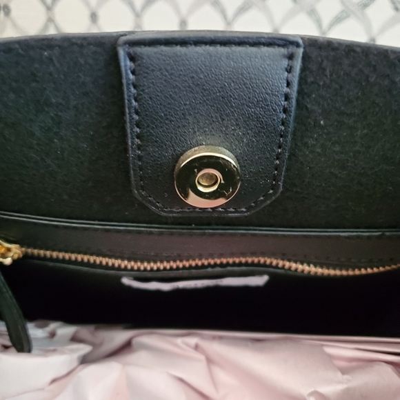 Black Drawstring Snap Closure Shoulder Handbag - Picture 6 of 7